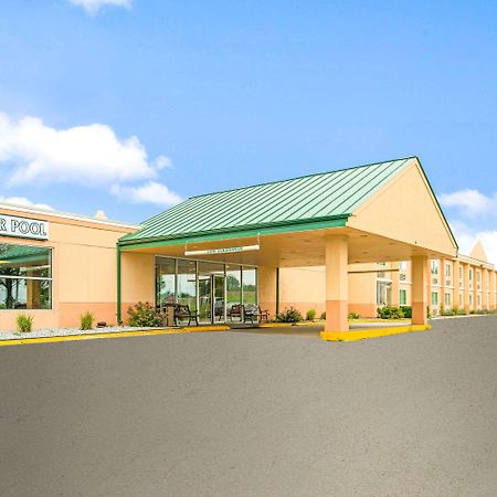 Travelodge By Wyndham Lincoln Airport I-80 Exterior photo