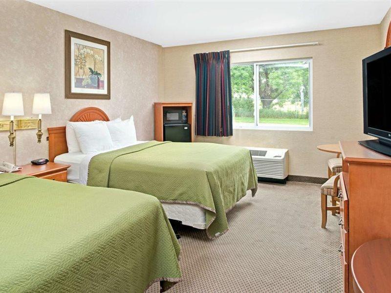 Travelodge By Wyndham Lincoln Airport I-80 Exterior photo