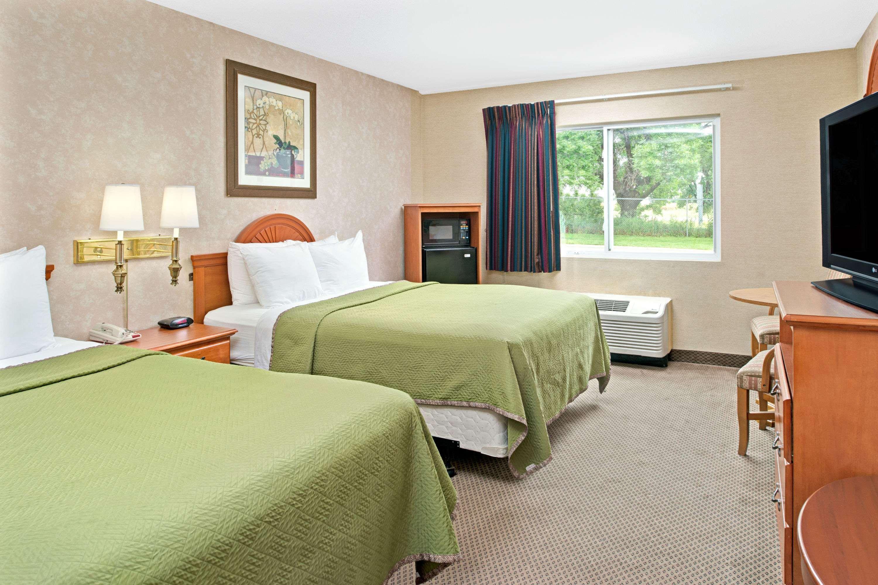 Travelodge By Wyndham Lincoln Airport I-80 Exterior photo